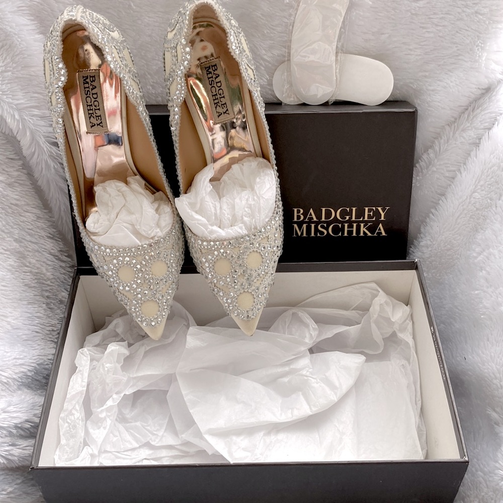 Badgley Mischka Rouge Rhinestone
Satin Dress Pumps Sz 7 1/2